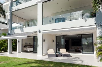 Las Brisas Apartments