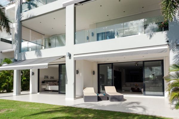 Las Brisas Apartments